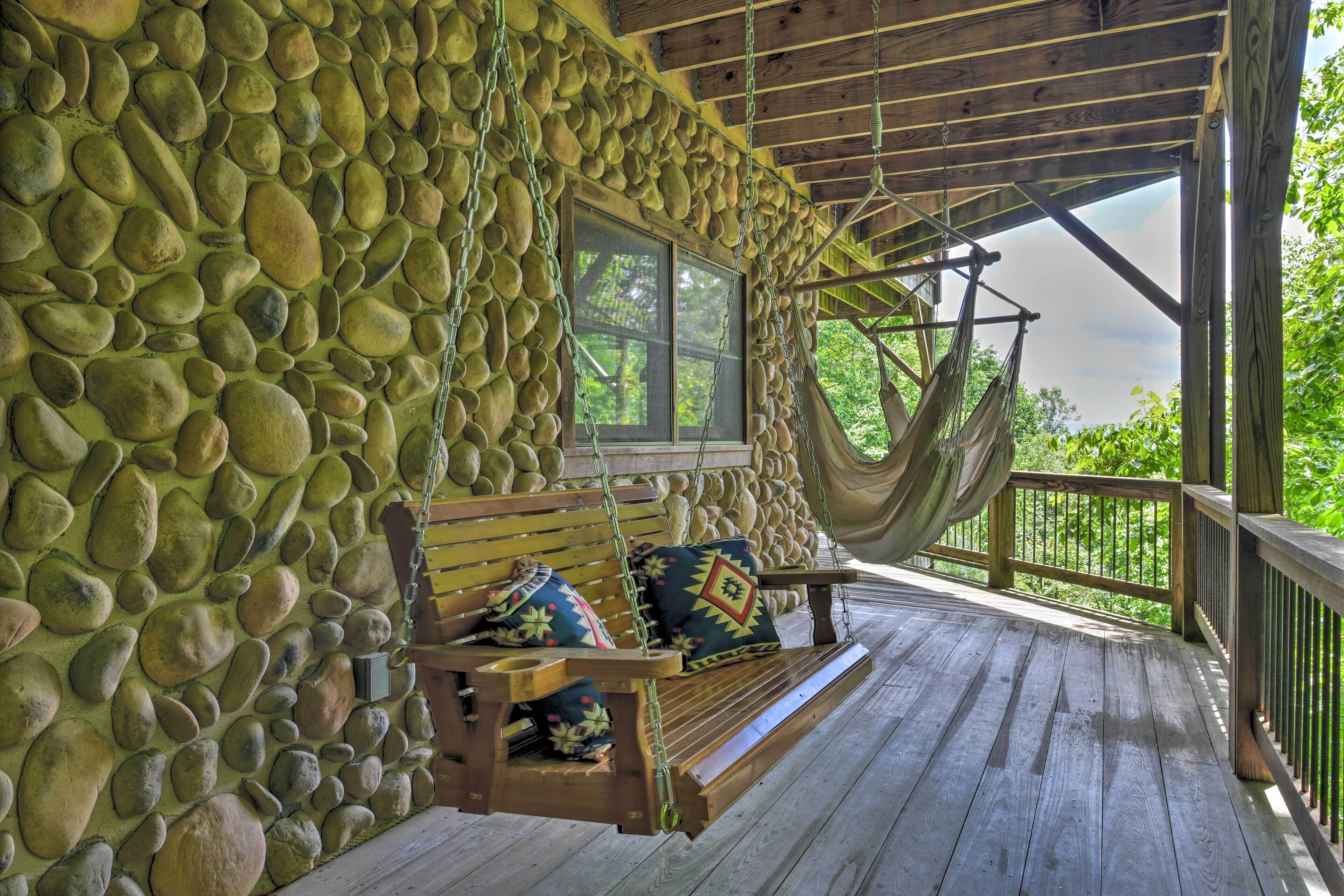 Luxe Cataloochee Cabin w/ Epic Mountain Views!