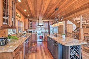 House (4 Bedrooms) | Interior - Panoramic Mtn Views: Luxe Cataloochee Cabin! (Waynesville)