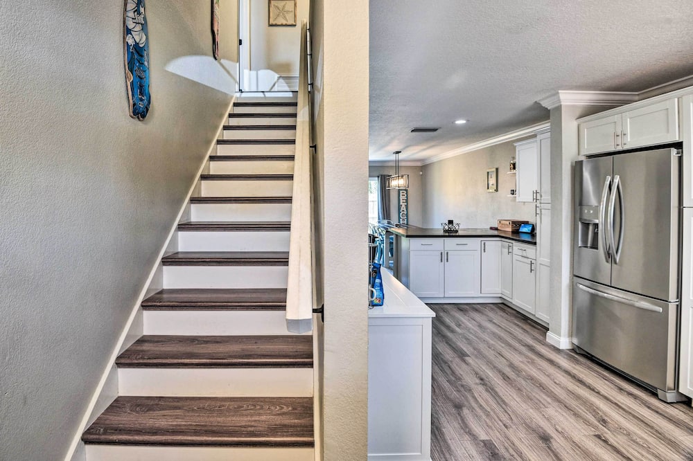 New Smyrna Beach Townhome, Walk to Bay Access! - Turtle Mound, FL