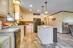 Interior - Greers Ferry Lakefront Home w/ Deck & Boat Slips! (Higden)