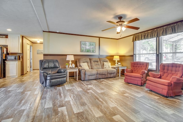 House (4 Bedrooms) | Interior - Greers Ferry Lakefront Home w/ Deck & Boat Slips! (Higden)