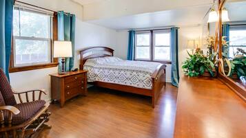 House (4 Bedrooms) | 4 bedrooms, laptop workspace, iron/ironing board, free cribs/infant beds