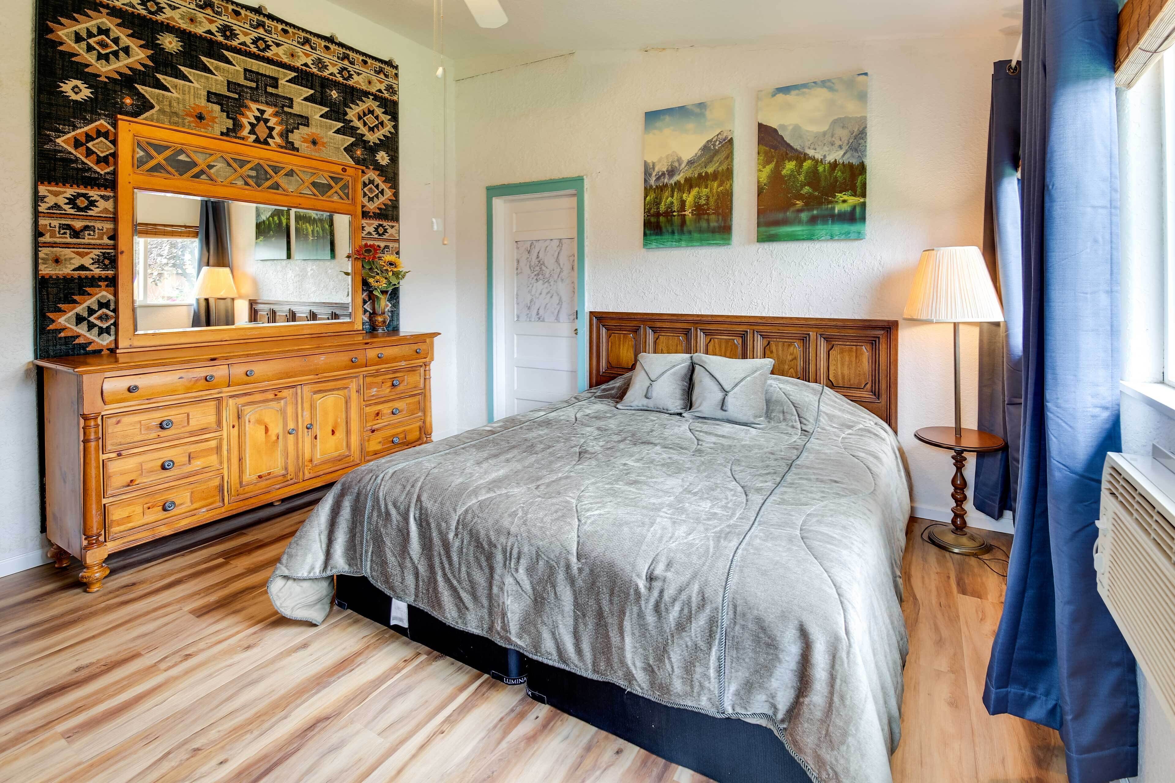 House (4 Bedrooms) | 4 bedrooms, laptop workspace, iron/ironing board, free cribs/infant beds