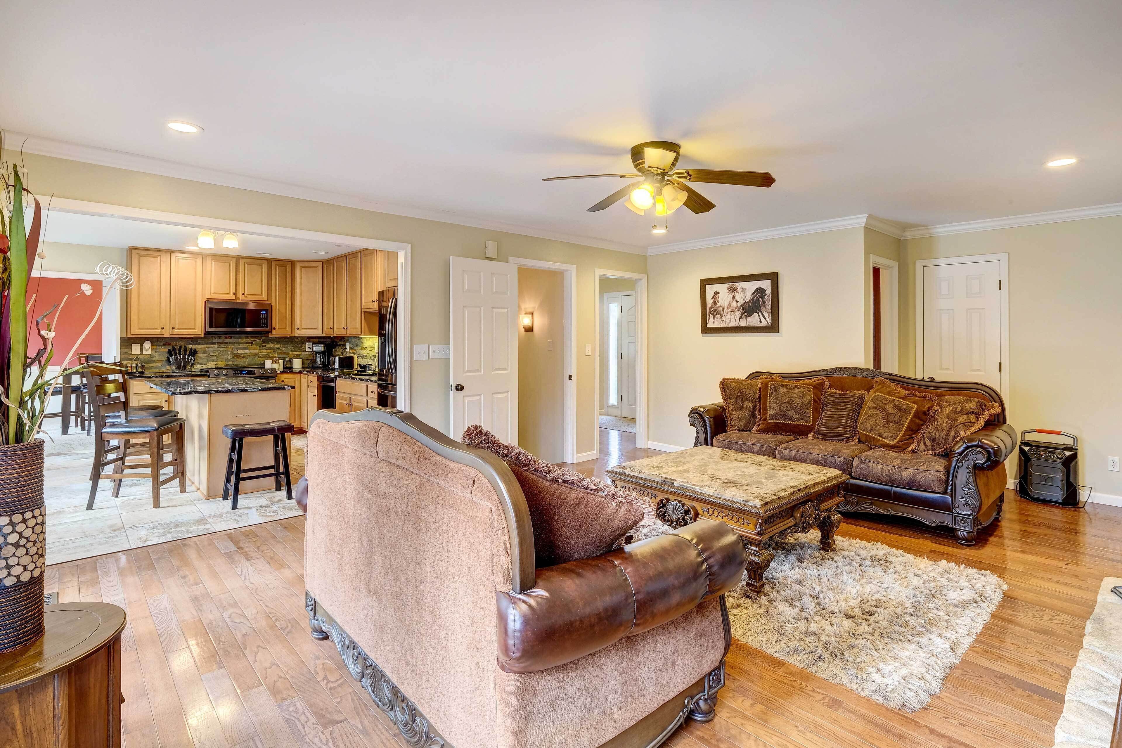 Louisville Area Home: Deck, Fire Pit, Creek!