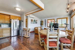 House (3 Bedrooms) | Interior - Stunning Utah Home ~ 30 Mi to Zion Nat'l Park (Hurricane)
