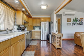 House (3 Bedrooms) | Interior - Stunning Utah Home ~ 30 Mi to Zion Nat'l Park (Hurricane)
