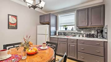 Apartment (0 Bedroom) | Interior