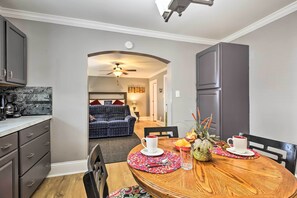 Apartment (0 Bedroom) | Interior - Modern Studio Apartment in Central Williamstown! (Williamstown)