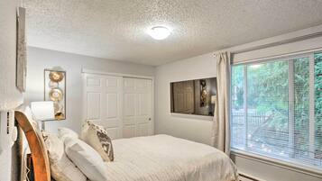 Apartment (2 Bedrooms) | 2 bedrooms, iron/ironing board, free cots/infant beds, bed sheets