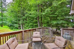 Interior - Walk to Beach: Beautiful Lake Naomi Retreat! (Pocono Pines)