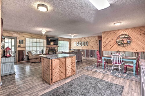 Sues Camp w/ Caddo Lake Access & Dock!