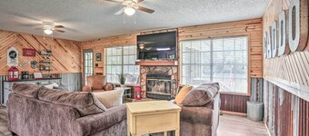 Sues Camp w/ Caddo Lake Access & Dock!