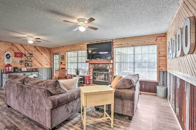 Sues Camp w/ Caddo Lake Access & Dock!