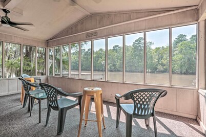 Sues Camp w/ Caddo Lake Access & Dock!