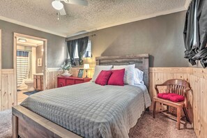 House (3 Bedrooms) | Interior - Sues Camp w/ Caddo Lake Access & Dock! (Karnack)