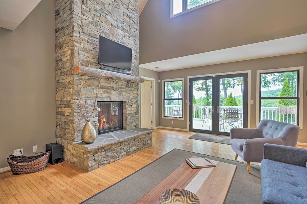 Grand Pisgah Forest Home on Secluded 5 Acres! - Brevard
