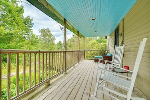 House (4 Bedrooms) | Interior - Londonderry Retreat ~ 3 Mi to Lowell Lake! (Londonderry)