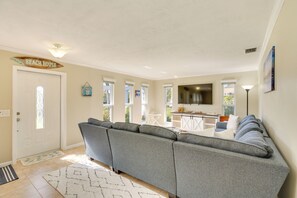 House (3 Bedrooms) | Interior - Family Home w/ Patio & Pool Table in Cape Coral! (Cape Coral)