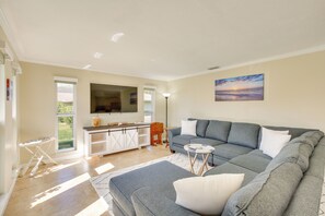 House (3 Bedrooms) | Interior - Family Home w/ Patio & Pool Table in Cape Coral! (Cape Coral)