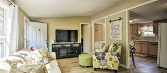 Cozy House w/ Huge Yard ~ 16 Mi to Fort Bragg