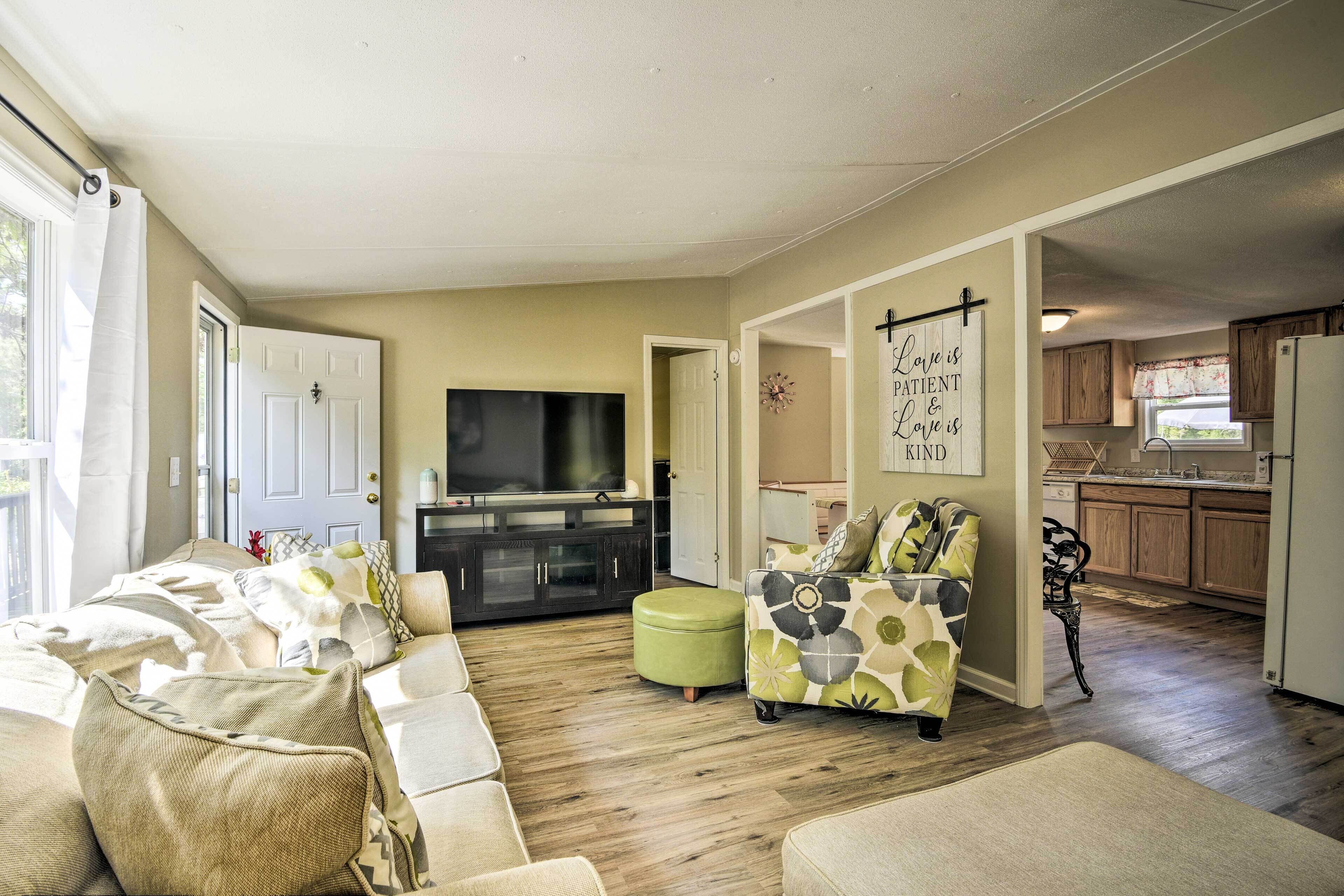 Cozy House w/ Huge Yard ~ 16 Mi to Fort Bragg