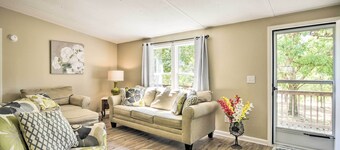 Cozy House w/ Huge Yard ~ 16 Mi to Fort Bragg