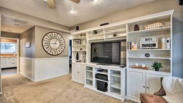 Apartment (2 Bedrooms) | Front of property