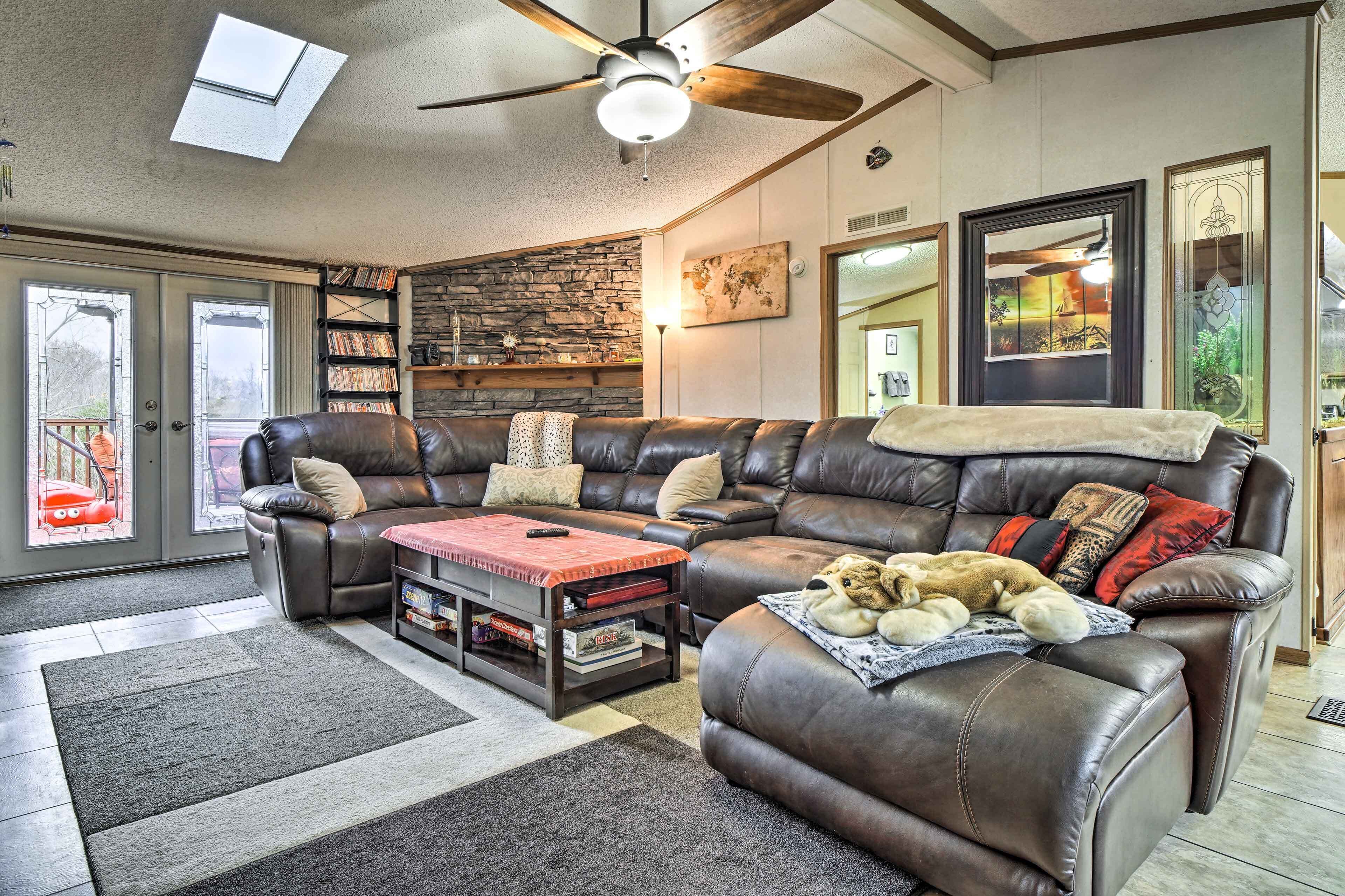 Sevierville Home w/ Patio, 10 Mi to Dollywood!