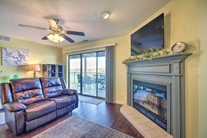 Apartment (2 Bedrooms) | Interior - Lakefront Ozarks Condo By Golf & Restaurants! (Lake Ozark)