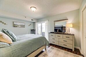 Interior - N Topsail Beach Oceanfront Condo w/ Pool! (Sneads Ferry)