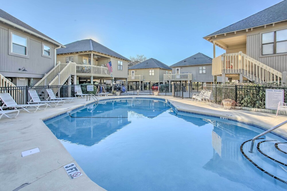 Coastal Cottage Getaway w/ Deck: Walk to the Beach