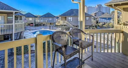 Walk to Beach: Dog-friendly Myrtle Beach Cottage!