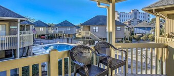 Walk to Beach: Dog-friendly Myrtle Beach Cottage!