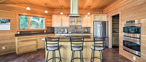 House (3 Bedrooms) | Interior