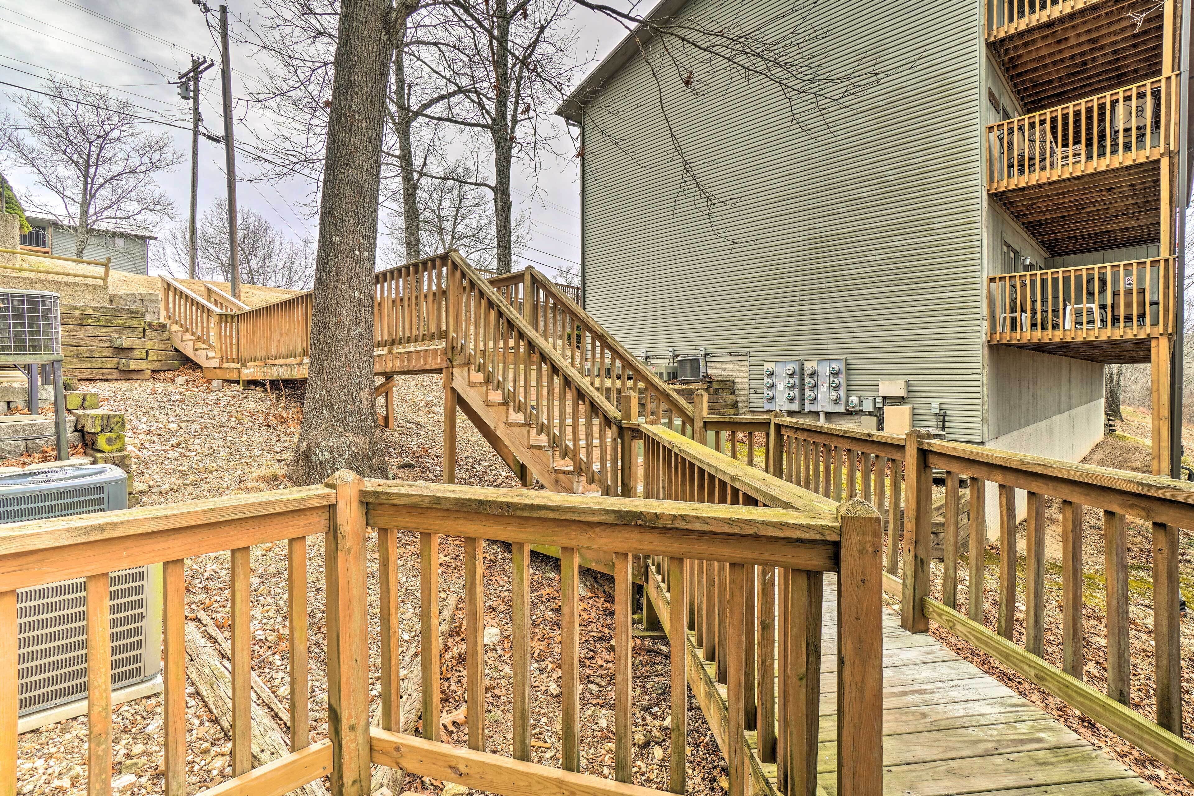 Sunny Reeds Spring Condo w/ Balcony + Shared Pools