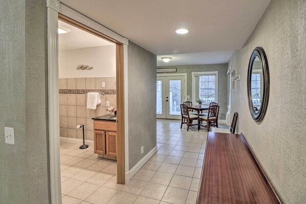 Apartment (0 Bedroom) | Interior - Riverside Studio: Trophy Trout Fishing On-site (Lakeview)