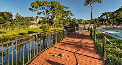 Sarasota Villa w/ Pool Access ~ 4 Mi to Beach!