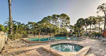Sarasota Villa w/ Pool Access ~ 4 Mi to Beach!