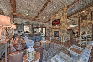 House (1 Bedroom) | Interior - 'honey's Nook' Broken Bow Home w/ Hot Tub + Decks! (Broken Bow)