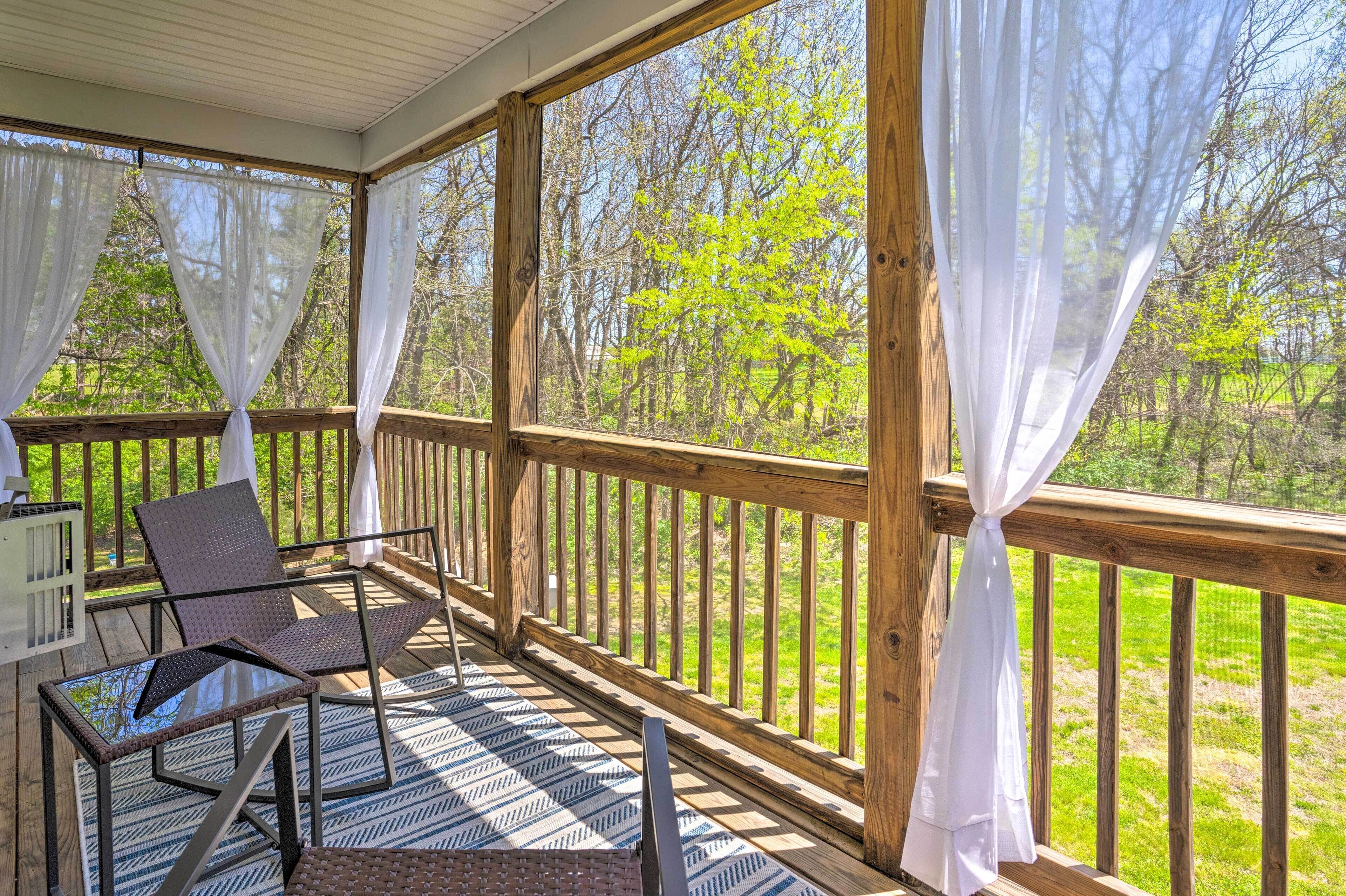 Pet-friendly Retreat Near Lake Anna w/ Decks!