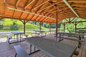 House (2 Bedrooms) | Interior - Homey Sevierville Cabin w/ Deck Near Pigeon Forge! (Sevierville)