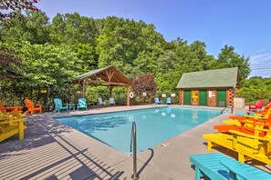 House (2 Bedrooms) | Interior - Homey Sevierville Cabin w/ Deck Near Pigeon Forge! (Sevierville)
