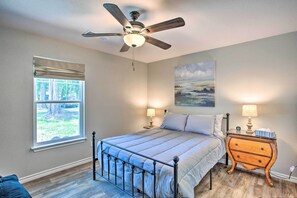 Cottage (3 Bedrooms) | Interior - Charming Lake Fork Cottage w/ Screened-in Porch! (Yantis)