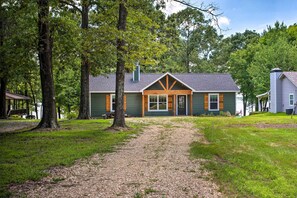 Cottage (3 Bedrooms) | Front of property - Charming Lake Fork Cottage w/ Screened-in Porch! (Yantis)