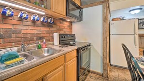 Microwave, oven, stovetop, highchair - Adorable Pigeon Forge Apt ~ 2 Mi to Downtown! (Sevierville)