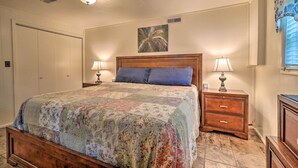 2 bedrooms, iron/ironing board, cribs (free), bed sheets - Adorable Pigeon Forge Apt ~ 2 Mi to Downtown! (Sevierville)