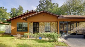 A single-story house with a stone facade, a front porch, and a covered outdoor area. - Ocala Home < 7 Mi to World Equestrian Center! (Ocala)