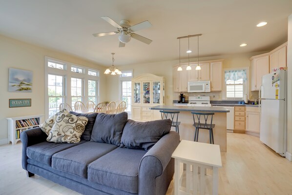 Apartment (3 Bedrooms) | Interior - Sunny Ocean City Retreat ~ Qtr-mi to Beach! (Ocean City)