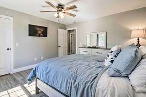 Interior - Chic Townhome ~ 6 Mi to Talking Rocks Cavern! (Kimberling City)