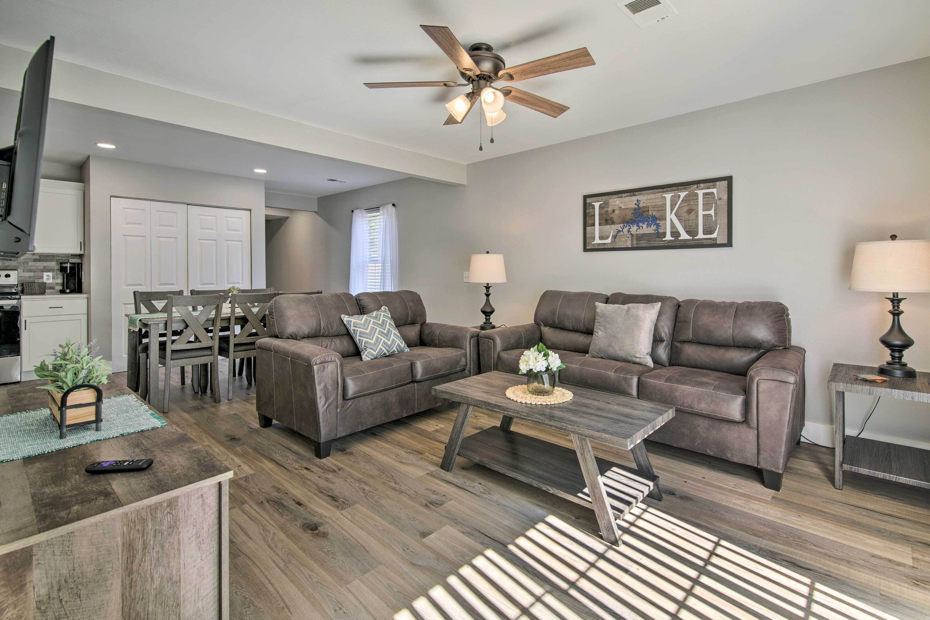 Chic Townhome ~ 6 Mi to Talking Rocks Cavern!